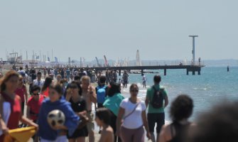 Italijani preplavili plaže prvi vikend nakon karantina(FOTO)