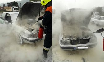 Zapalio se automobil kod Zeljezničke stanice u Bijelom Polju