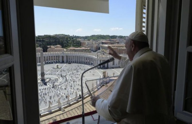 Papa:  Ne može se tolerisati nijedan oblik rasizma