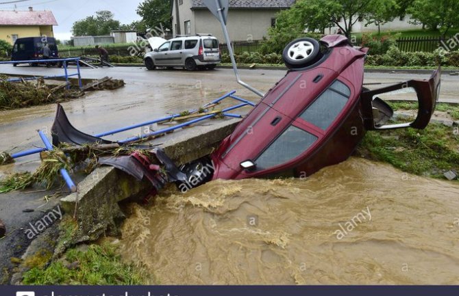 Poplave u Češkoj, jedna osoba stradala, jedna se vodi kao nestala