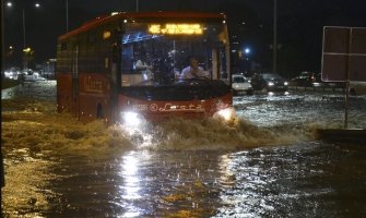 Snažno nevrijeme sinoć pogodilo Srbiju, potop u Beogradu (VIDEO)