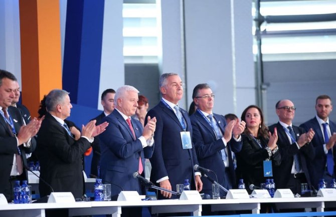 DPS: Amfilohije u gubitničkoj predizbornoj koaliciji sa DF