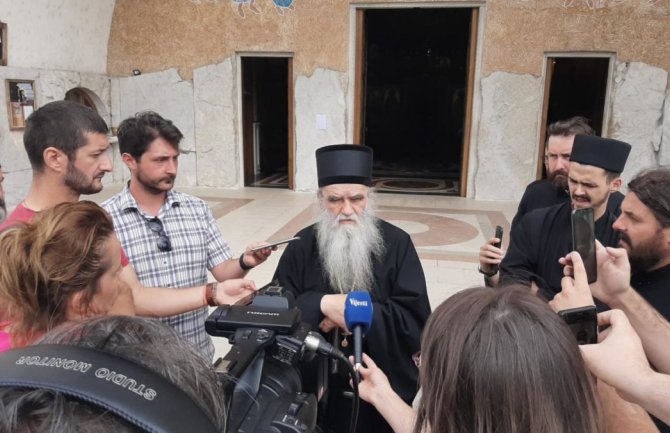 Amfilohije: Litija će biti u svim gradovima u nedelju, lično ću potpisati prijavu