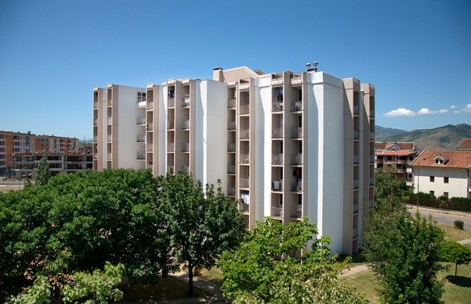 Ispituju da li su se studenti druge faze otrovali hranom u menzi