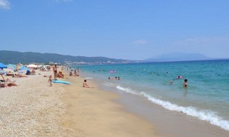 Grčka: Barijere na plažama ne postoje, ležaljke se dezinfikuju, a razmak je dva metra