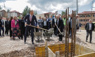 Rožajska škola dobija novu sportsku salu, Šehović postavio kamen temeljac 