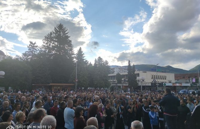 Skup u Beranama u znak protesta zbog dešavanja u BD, Šćekić: Lažu da vole CG oni koji hapse