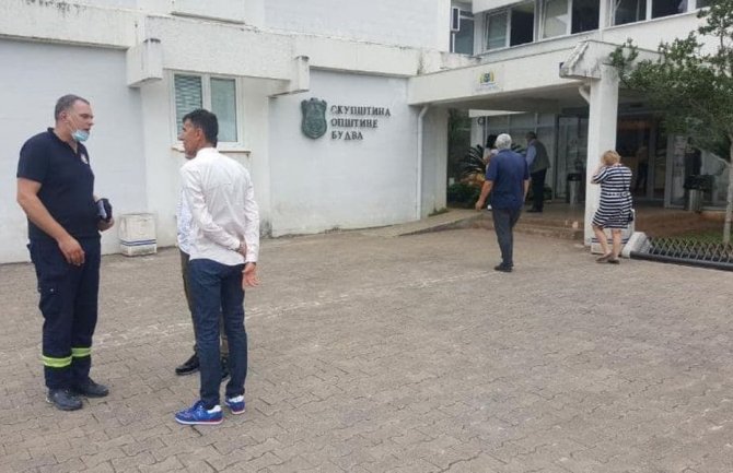 Došli na posao iako je postignut dogovor da neće