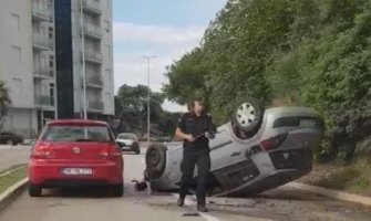 Automobil završio na krovu, nema povrijeđenih