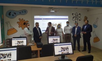 Na Medicinskom fakultetu otvorena renovirana i opremljena multimedijalna sala 