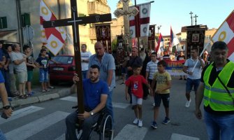 Litija u Tivtu, predvodi je Mitropolit Amfilohije