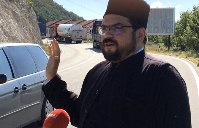 RTRS:  Đakon Dojić i njegov maloljetni sin noć proveli u automobilu na granici