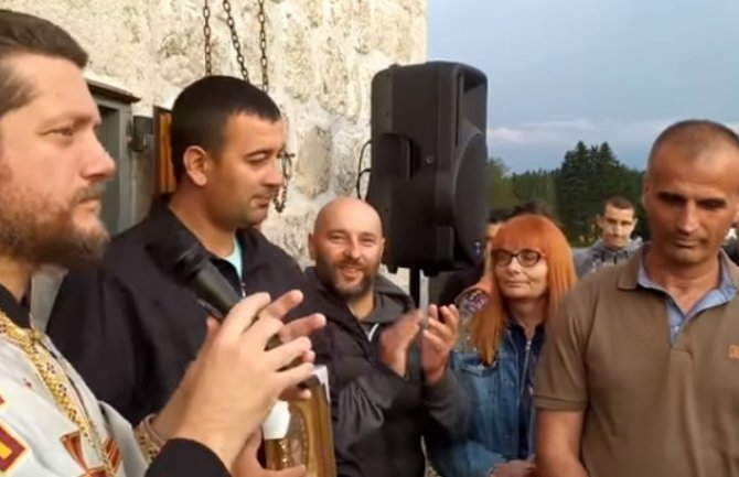 Perović: Lakše bi mi bilo da popnu Ostrog i Cetinjski manastir na vrh Durmitora nego da državni organ odlučuje ko će u njima da služi