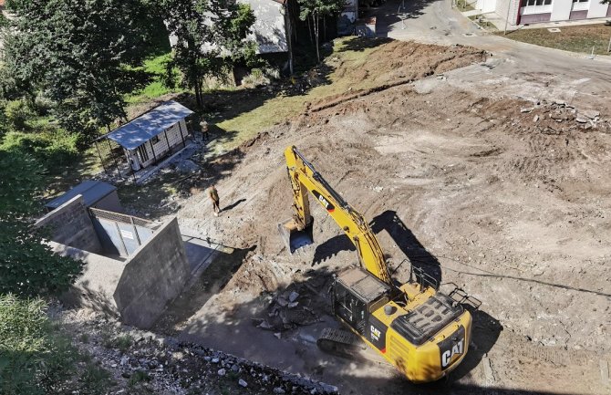 Počelo uređenje saobraćajnice sa parkinzima u krugu bolnice 
