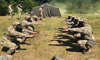 Novi vojnici uvježbavali da se maskiraju i reaguju na hemijski napad