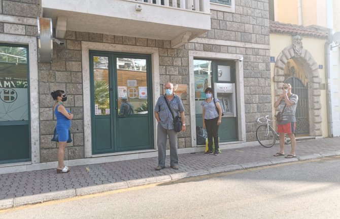 Tivat: Komunalna policija i Uprava za inspekcijske poslove  u pojačanoj kontroli primjene mjera 