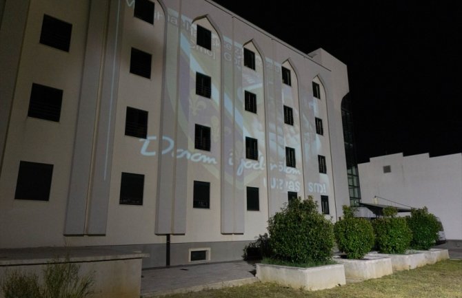 U Tuzima obilježja sandžačkih gradova na zgradi medrese