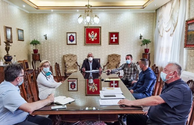 Cetinje: Građani koji su bili u kontaktu sa inficiranim osobama da se testiraju