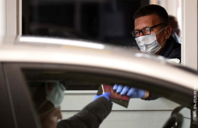 Informisati se prije putovanja u drugu državu: Neke zemlje traže PCR i druge testove, druge zahtijevaju karantin