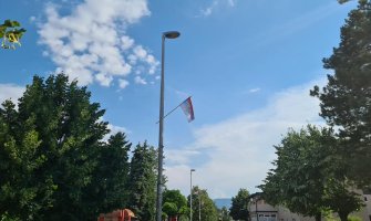 DPS: Zastave u Beranama uoči Dana državnosti za svaku osudu