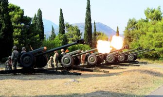 Vojska Crne Gore izvršila počasnu artiljerijsku paljbu sa platoa brda Gorica