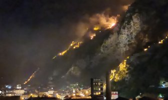 Lokalizovan požar na brdu iznad Kotora: Neispravna baklja izazvala vatru?