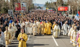 Amfilohije: Nećemo odgovarati na napade koji žele Crkvu da uključe u političku kampanju