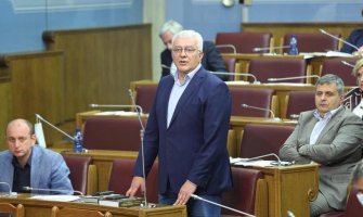 Reagavanje NSD-a: Mandić nikad više poslanik opozicije