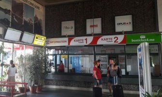 Broj putnika u autobusima drastično opao, putuje samo ko mora