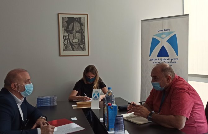 25 Roma na birou, tri sa završenim fakultetom