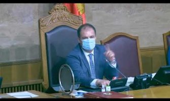 Incident u Skupštini: Đukanović se zaletio prema Nuhodžiću