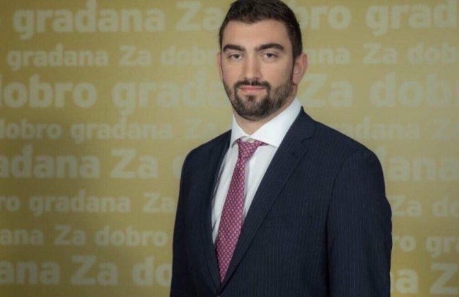 Klikovac: Mandića Bog podjednako podario talentom za politiku i antitijelima na Covid-19