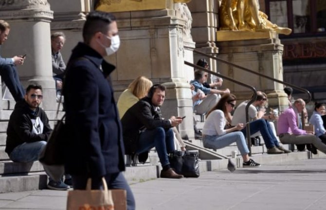 Broj novozaraženih u Švedskoj pada, ne preporučuje se nošenje maski 