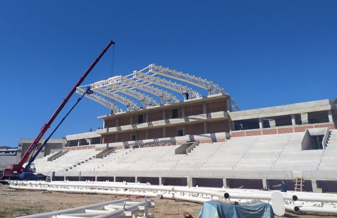 Izgradnja stadiona na Cetinju ušla u najzahtjevniju fazu, počela montaža krovne konstrukcije