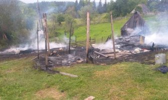 Vatra progutala tri katuna i pomoćni objekat u bjelopoljskom selu