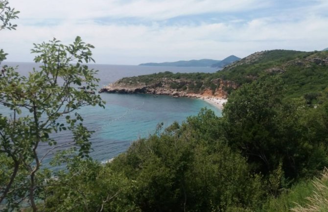 Sunčano i toplo vrijeme, na sjeveru posle podne moguća kiša