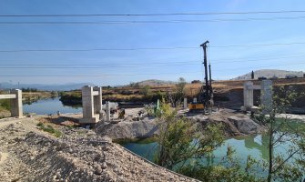 Radovi na izgradnji novog mosta preko Morače teku planiranom dinamikom