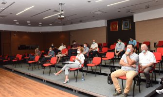  Predstavnici lokalne uprave sa udruženjima tivatskih pčelara  o mogućim vidovima podrške 