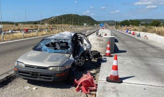  Grčka: Automobil upao u cement, poginulo 7 migranata