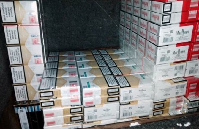 Prošvercovali 4.545 paketa cigareta i oštetili državni budzet za 3.800.000 eura