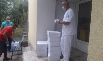 Sir se ustupa bolnicama i centrima kolektivnog stanovanja, proizvodi ustupljeni i Crvenom krstu i narodnim kuhinjama
