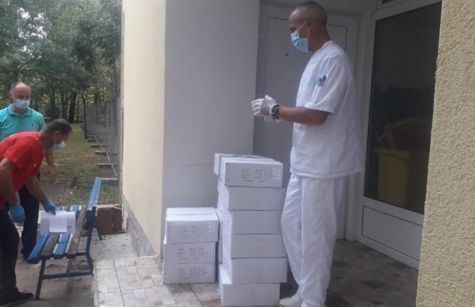 Sir se ustupa bolnicama i centrima kolektivnog stanovanja, proizvodi ustupljeni i Crvenom krstu i narodnim kuhinjama