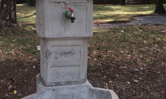 DPS Cetinje: Osuđujemo devastaciju novog mobilijara u parku u Diviziji