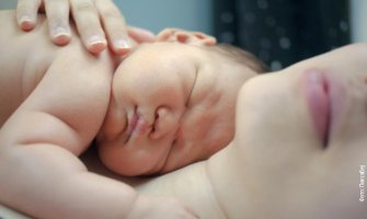 Porodila se na plaži, a nije ni znala da je trudna: Imala sreću jer je među kupačma bila babica