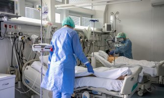 Medicinski radnici umorni, crpe posljednje atome snage