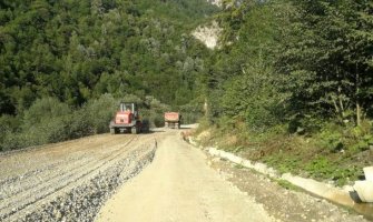 Obustavljena gradnja puta koji povezuje Kosovo sa Crnom Gorom
