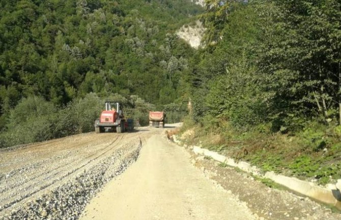 Obustavljena gradnja puta koji povezuje Kosovo sa Crnom Gorom