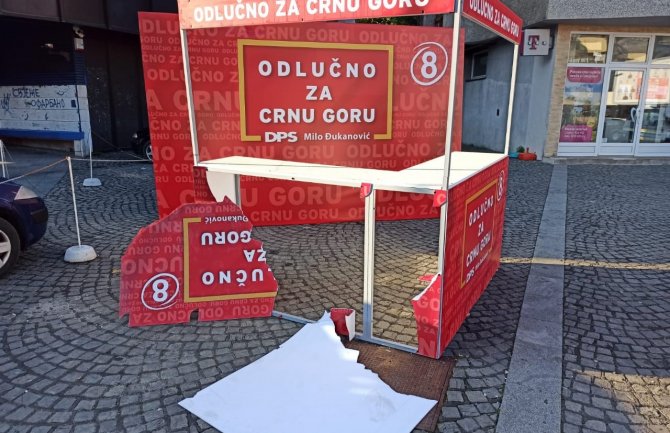 Štand DPS-a demoliran na Žabljaku