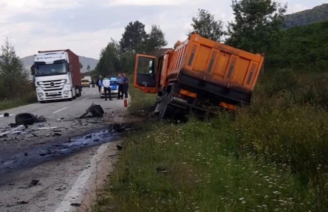 Težak udes u BiH: Stradali roditelji i beba