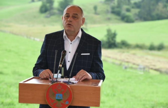 Simović: Novih 850.000 eura bespovratne podrške proizvođačima za preradu mlijeka na gazdinstvu